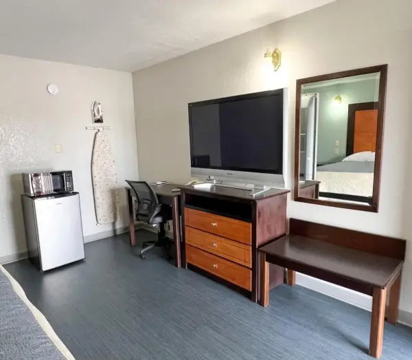 Regency Inn Bald Knob 5