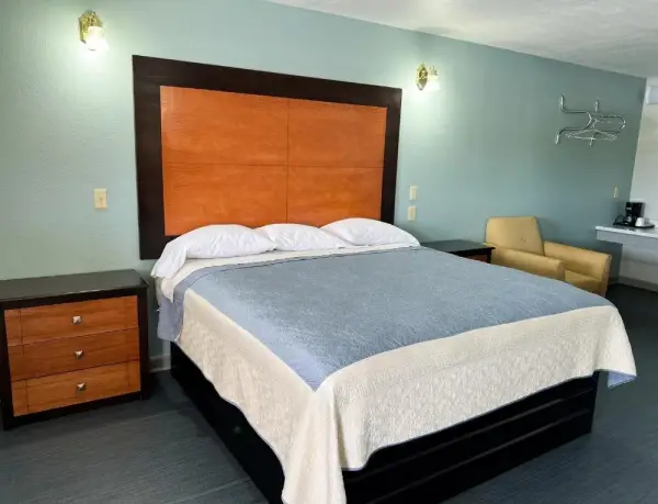 Regency Inn Bald Knob 6